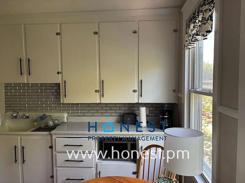 2 bed, 1.0 bath, $1,900 — Photo 4