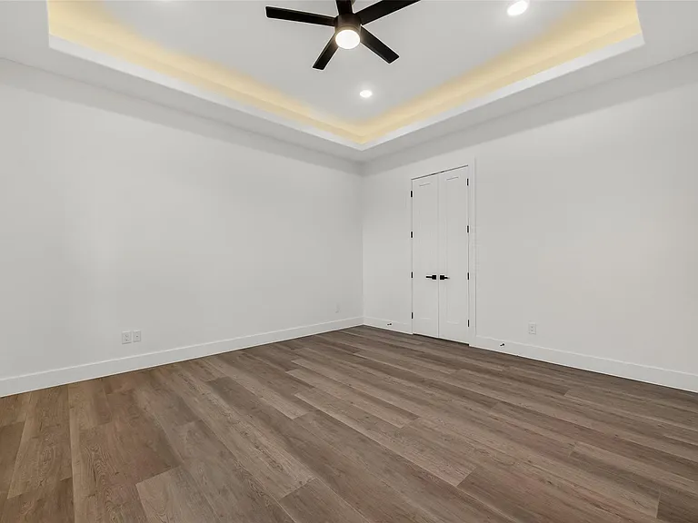 2226 Syrian St — Photo 32