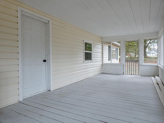 3rd image of 604 Tibbs Bridge Rd