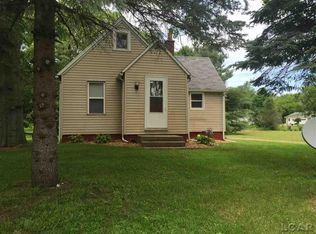 1218 E Valley Rd, Adrian, MI 49221