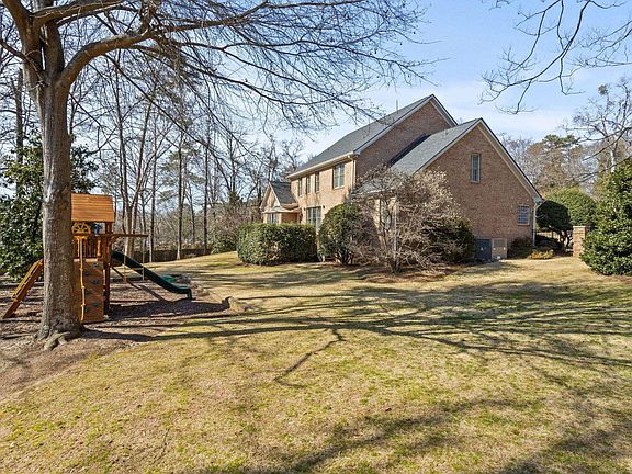 3rd image of 23 Parkins Glen Ct