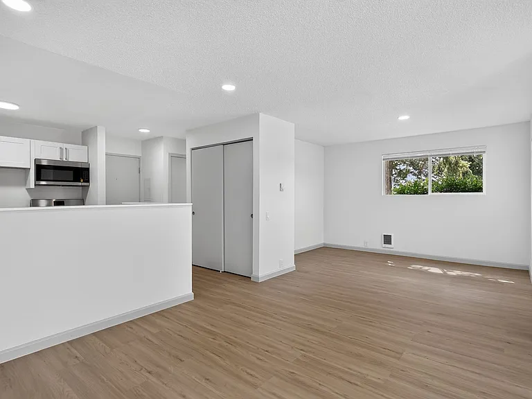 The Clover Apartments — Photo 21