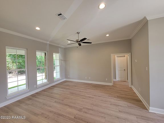 4th image of 111 Valsain Ct