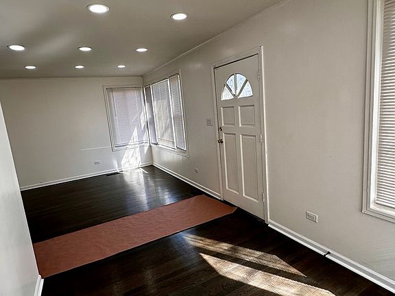 2nd image of 14528 Woodlawn Ave