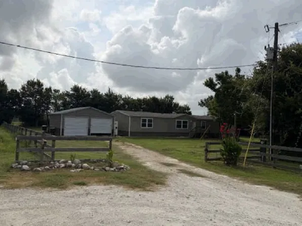 384 Red Fox Rd, Franklin, TX 77856
