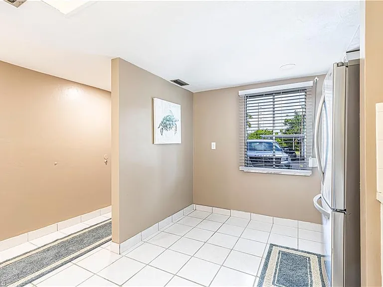 2244 Winkler Ave #108 — Photo 25