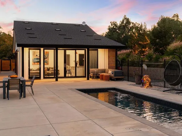 6937 Kellyn Ln, Vista, CA 92084