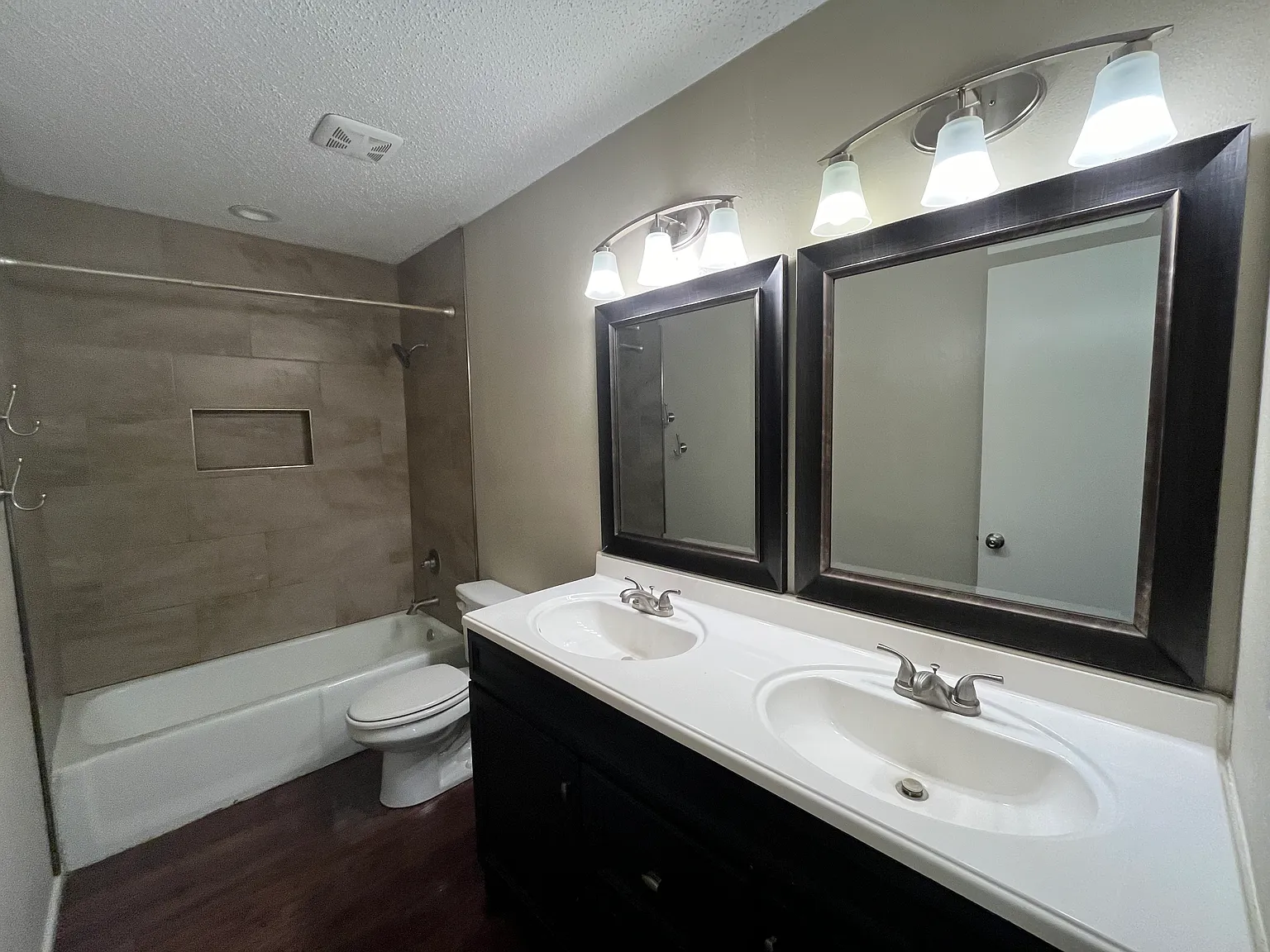 4 bed, 1915 sqft, $2,200 — Photo 4