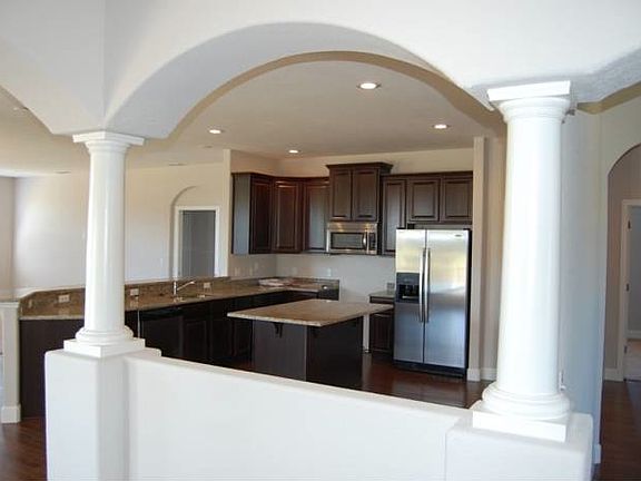3rd image of 1937 Griffins Green Dr