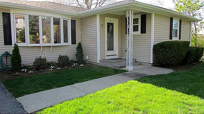 1st image of 9 E Park St