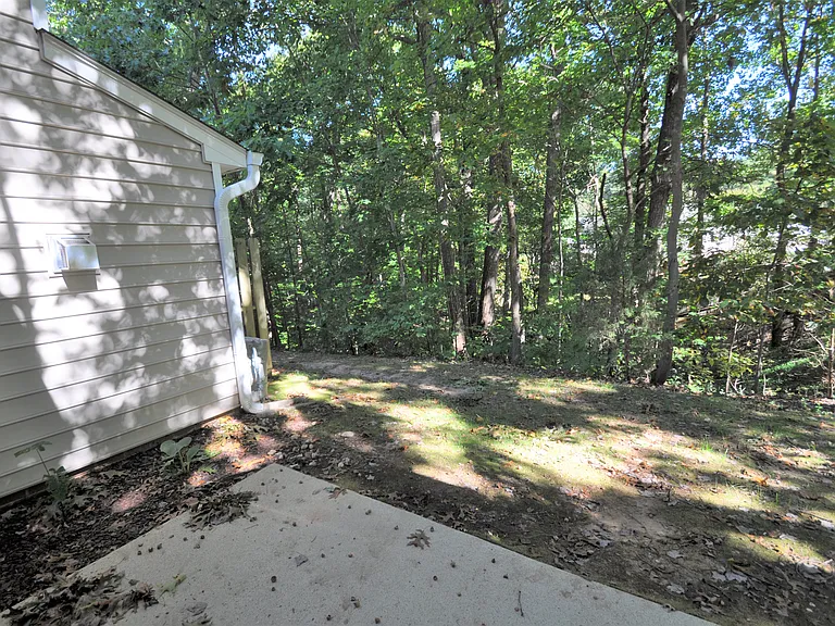 240 Beechtree Dr — Photo 24