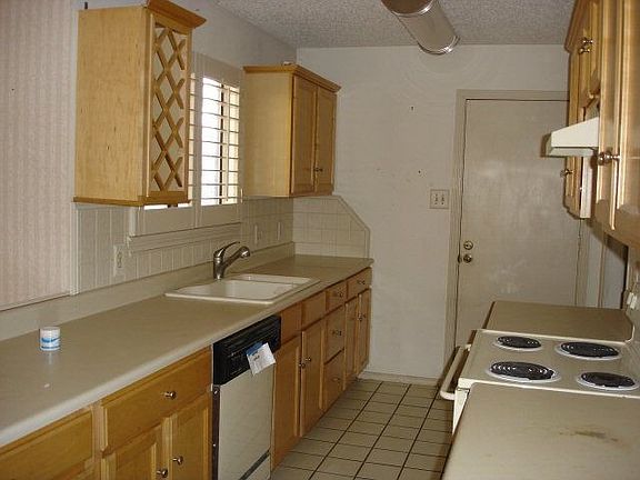 5th image of 313 N Elkhart Ave