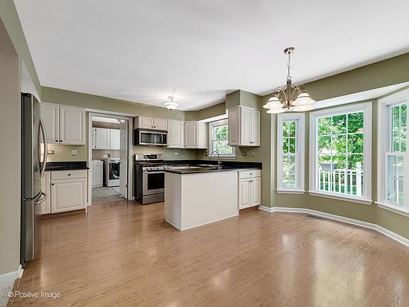 5th image of 380 Jenice Ct