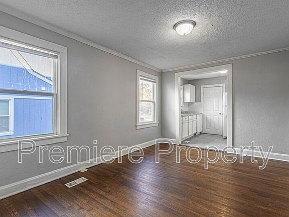 4th image of 5421 Paseo Blvd
