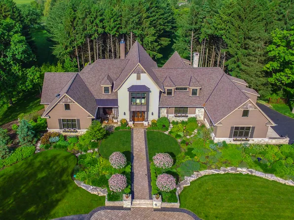 2705 Bieneman Rd, Burlington, WI 53105