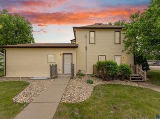 821 W 1st Ave, Lennox, SD 57039