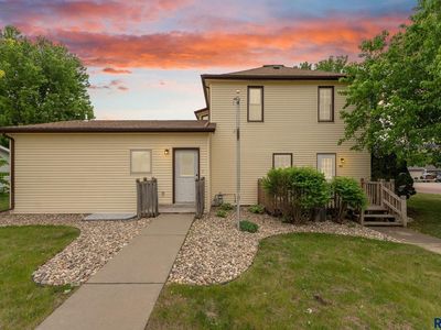821 W 1st Ave, Lennox, SD, 57039