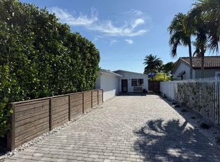 9252 SW 37th St, Miami, FL 33165