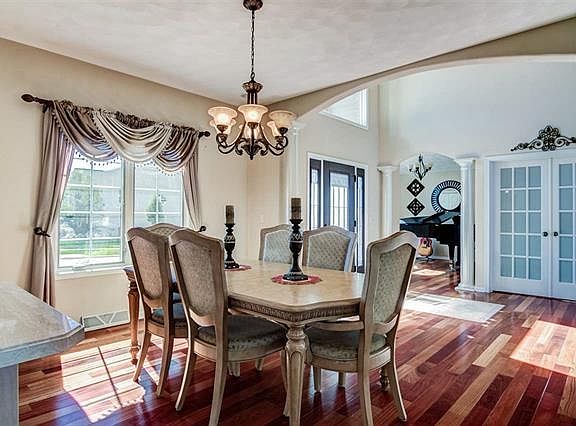 4th image of 438 Castle Wynd Dr