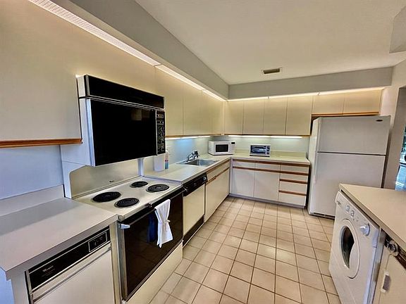 5th image of 61 Eastgate Dr APT E