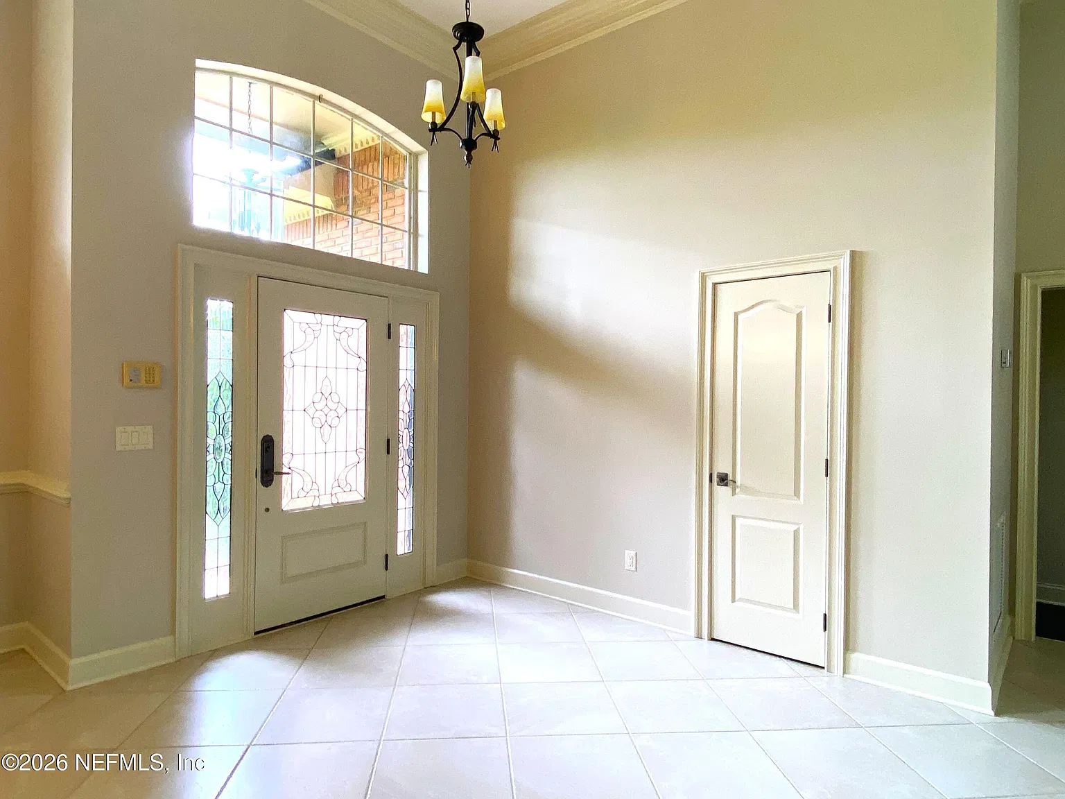 4 bed, 3.0 bath, 2687 sqft, $4,995 — Photo 2