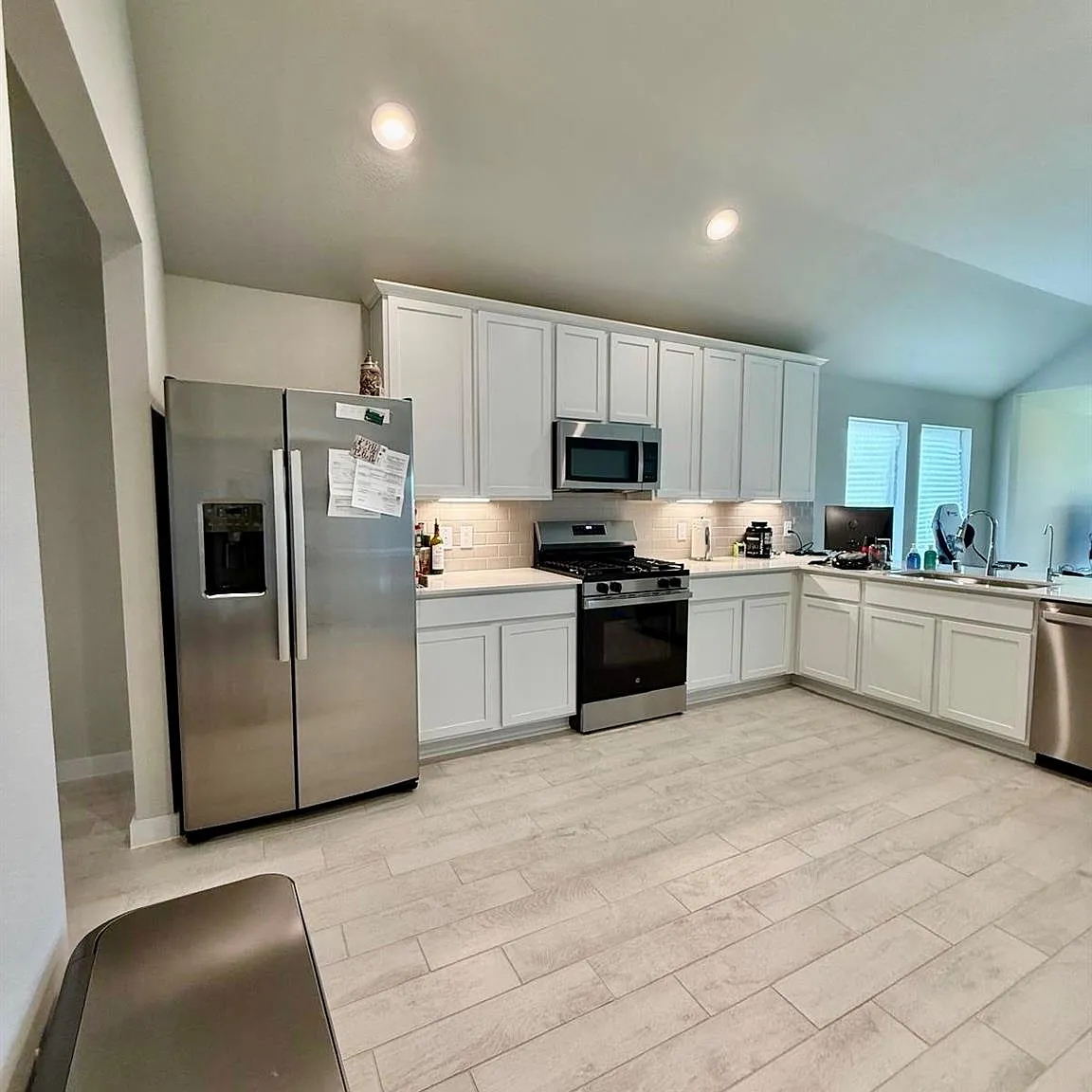3 bed, 2.5 bath, 1806 sqft, $2,200 — Photo 3