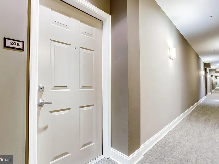 1115 Cameron St #208 — Photo 2