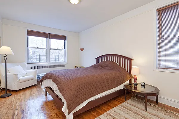 Sold by aptsandlofts.com | media 1