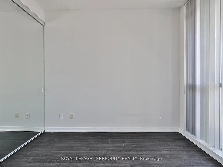 770 Bay St #2412 — Photo 21