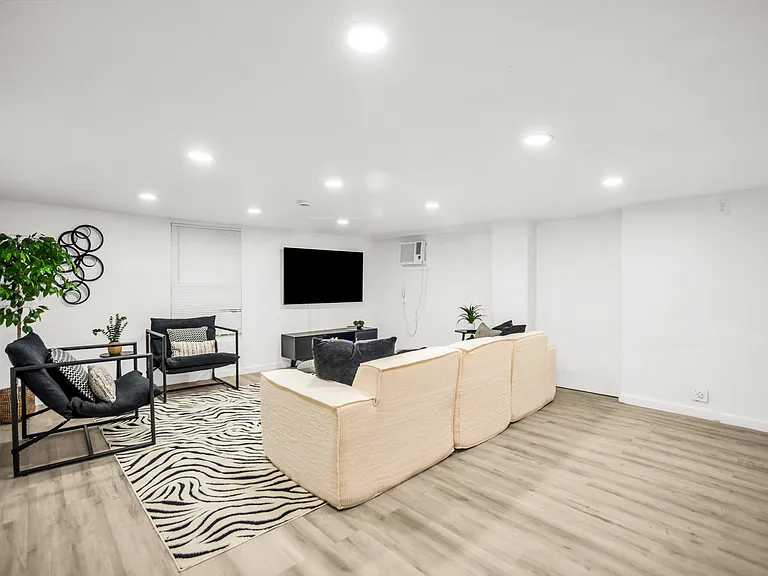 2737 Stuart Dr #2 — Photo 15
