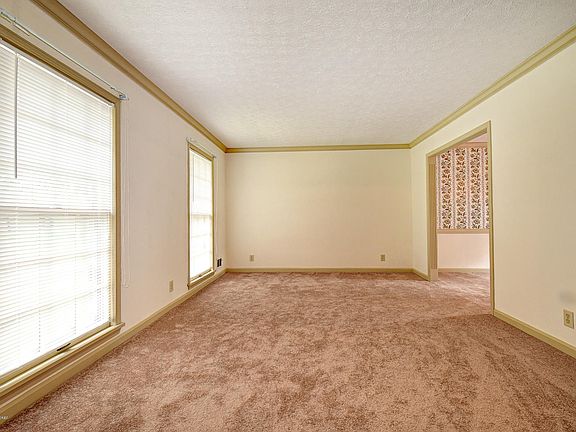 5th image of 12000 Hillrose Cir