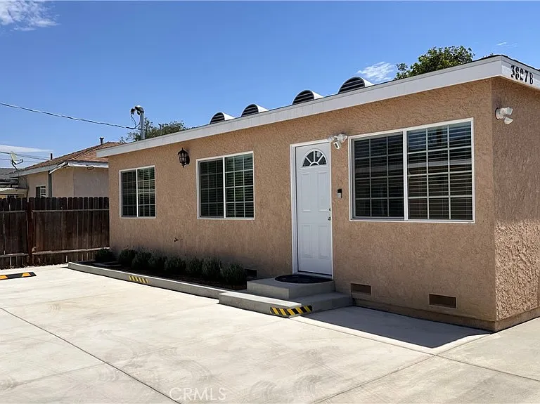 3827 Esmeralda Ave #B — Photo 1