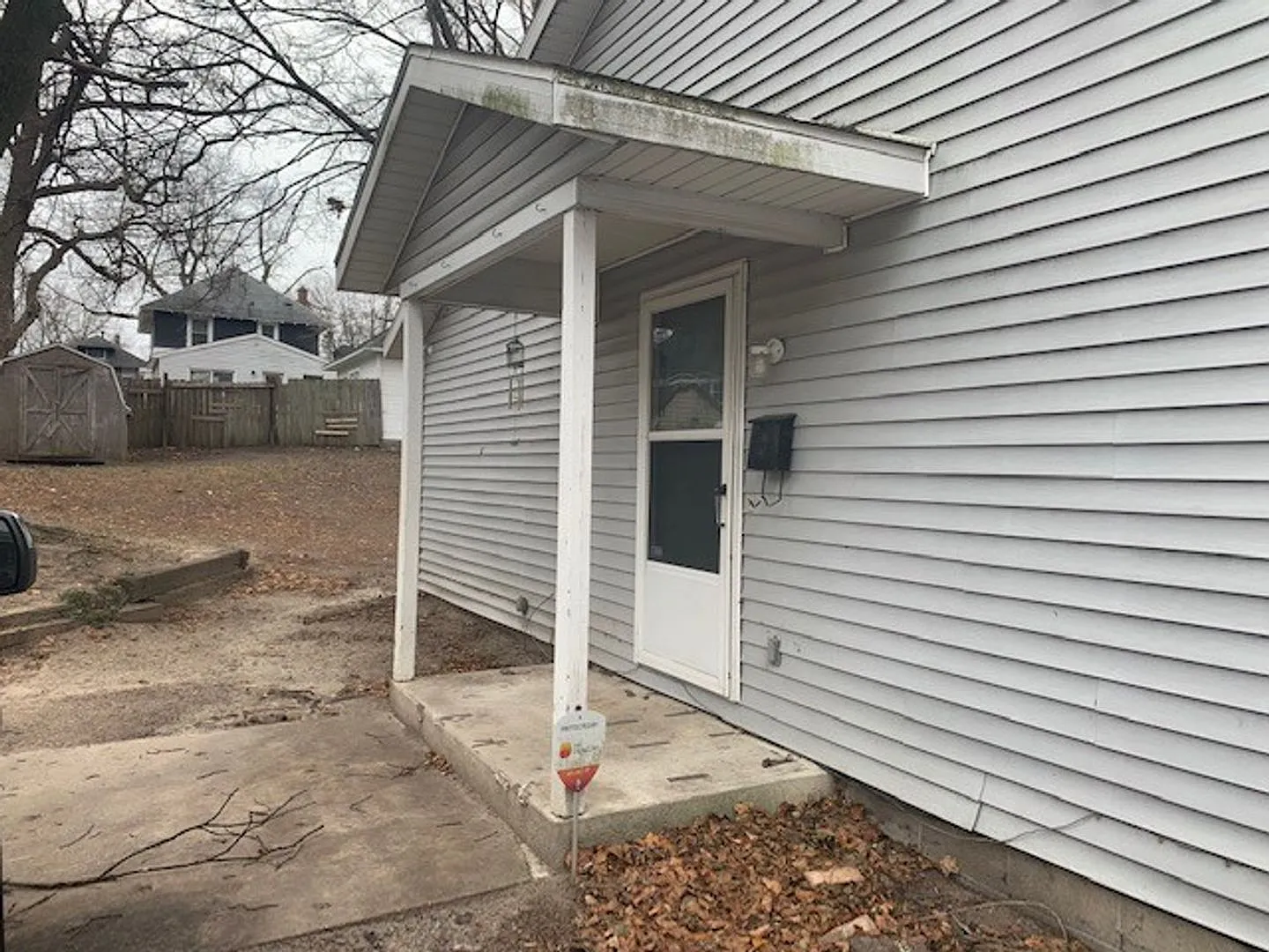 1114 Dunham SE — Photo 2