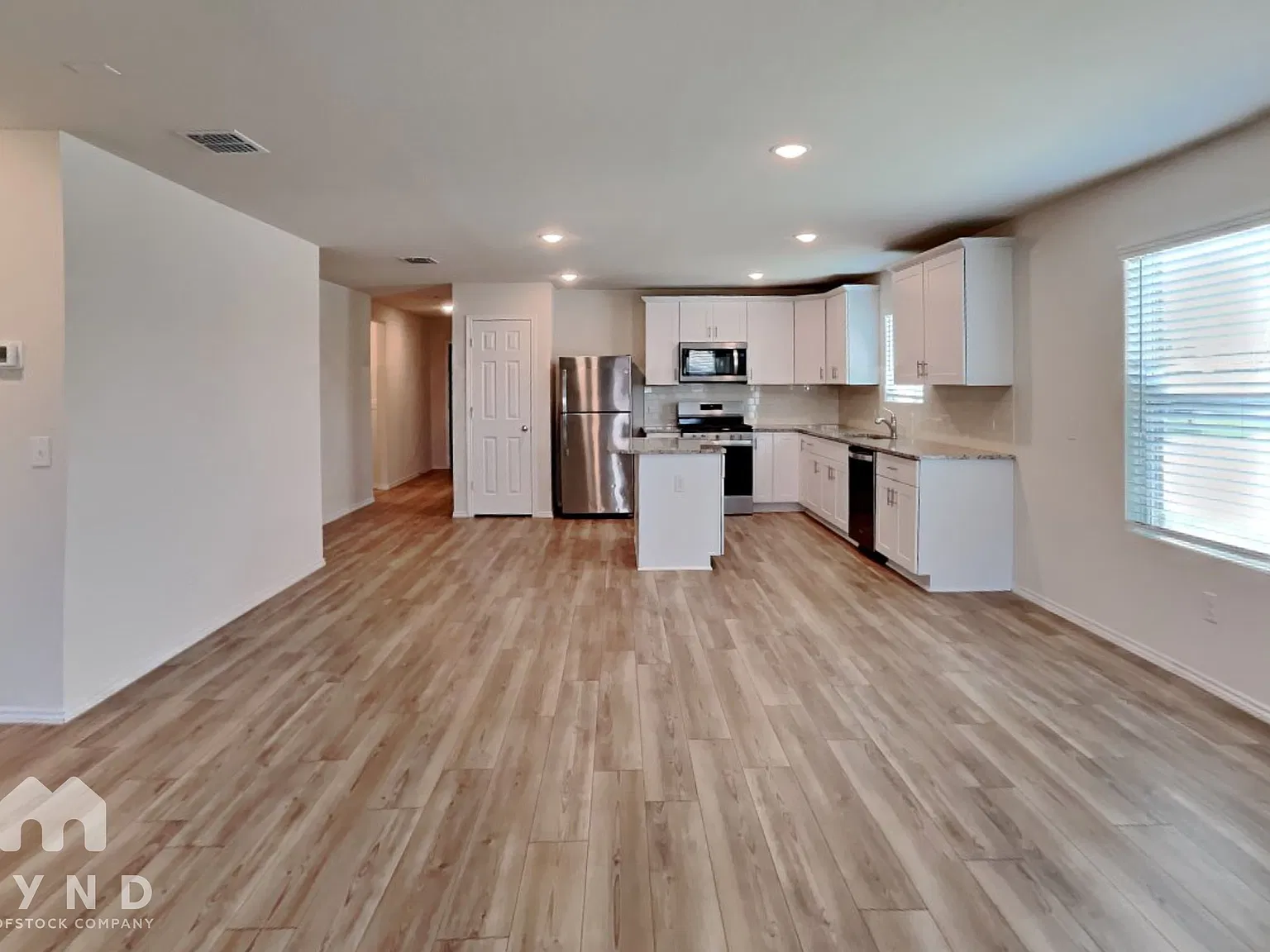 4 bed, 3.0 bath, 1941 sqft, $2,395 — Photo 3