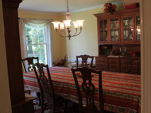3rd image of 215 Cranborne Grange
