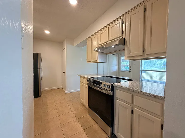 3807 William St — Photo 6