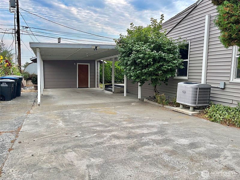 2nd image of 2207 W Spruce Street