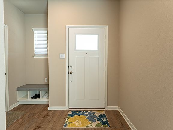 3rd image of 917 Placid Cir