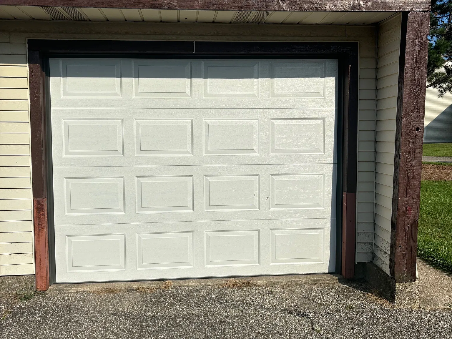 1125 Country Ln — Photo 1