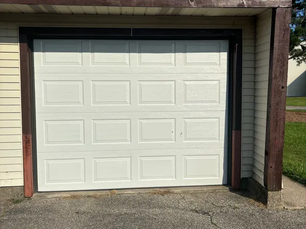 1125 Country Ln, Holland, MI 49423