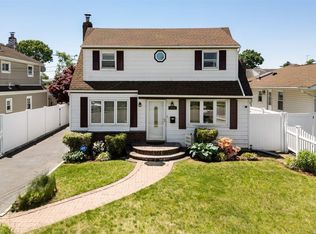 1059 Bowling Green Dr, Westbury, NY 11590
