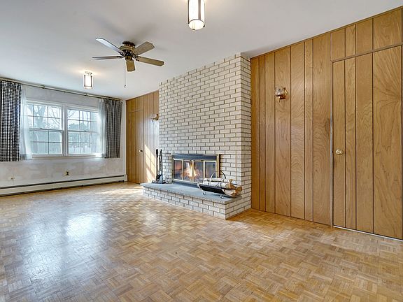3rd image of 424 Emma Dr