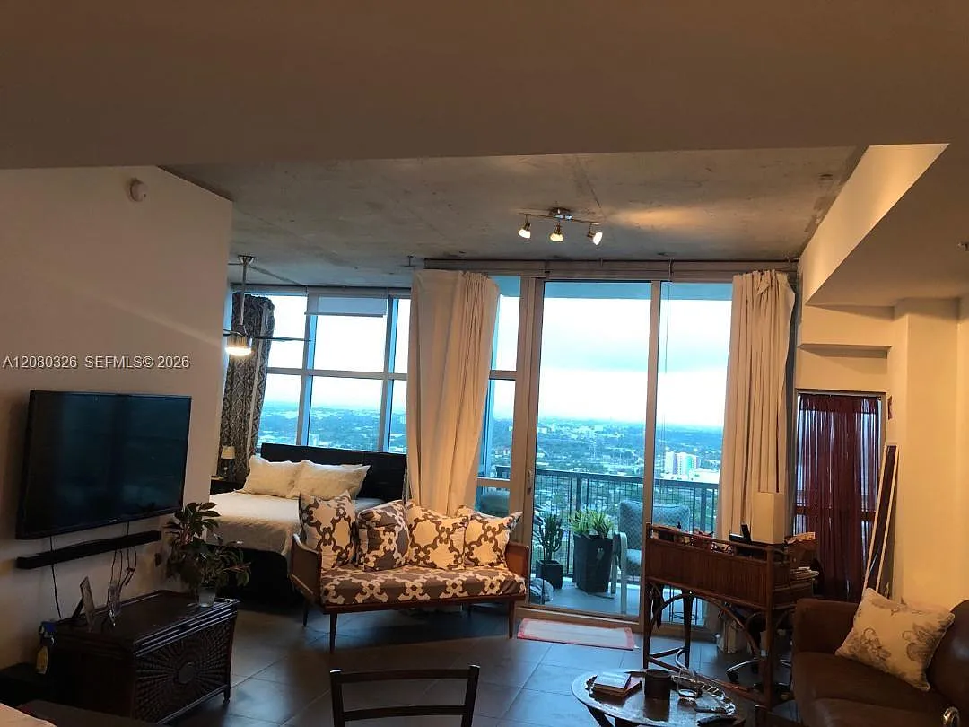 Four Midtown Miami Condo — Photo 3