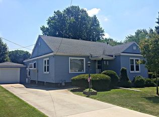 1306 Adams St, Ottawa, IL 61350