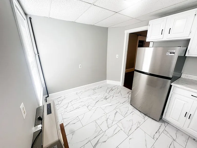 320 Lowell St #2 — Photo 4