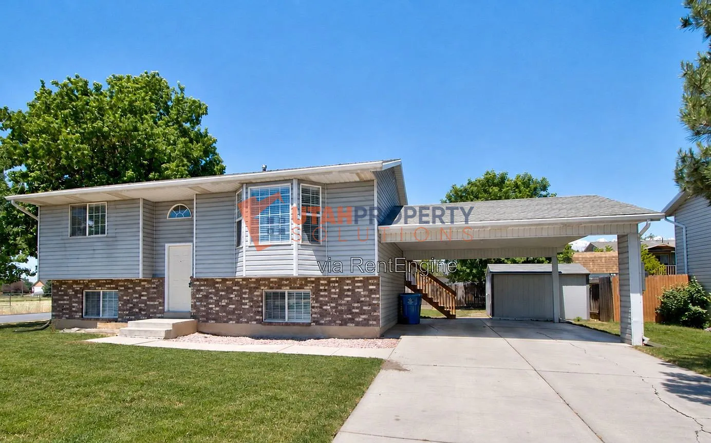 4 bed, 2.0 bath, 2056 sqft, $2,395 — Photo 2