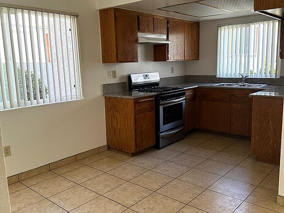 4th image of 410 Liberty Dr #1