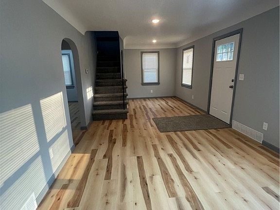 2nd image of 320 Winckles St