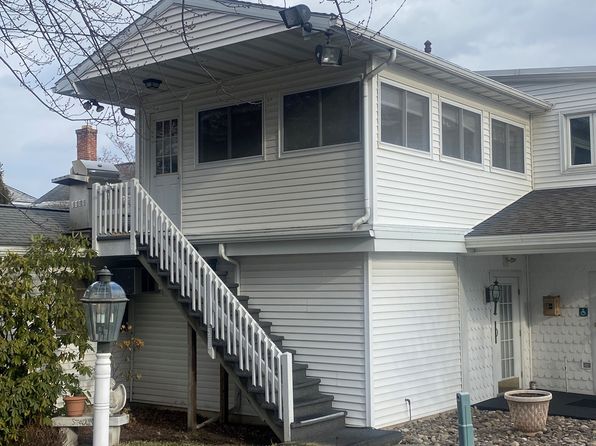30 N 9th St FLOOR 2, Akron, PA 17501
