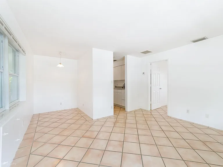 924 NE 17th Ter #1 — Photo 5